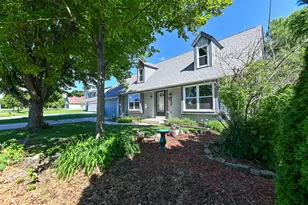 960 E Oakwood Rd, Oak Creek, WI 53154 - Photo 3