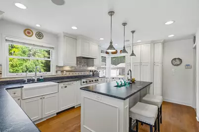 9431 W Hawthorne Rd, Mequon, WI 53097 - Photo 9