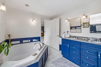 9431 W Hawthorne Rd, Mequon, WI 53097 - Photo 25