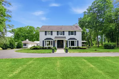 9431 W Hawthorne Rd, Mequon, WI 53097 - Photo 3