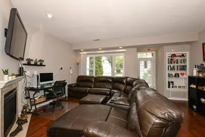 6168 S Creekside Dr #8, Cudahy, WI 53110 - Photo 9