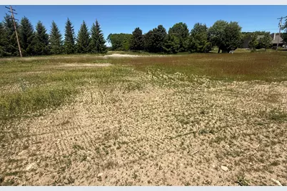 917  Pleasant Valley Rd, Grafton, WI 53024 - Photo 3