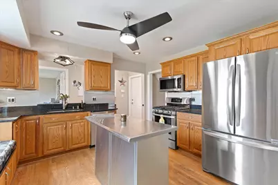 6920 W Armour Ave, Greenfield, WI 53220 - Photo 9