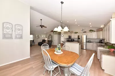 N65W15321  Blue Heron Dr, Menomonee Falls, WI 53051 - Photo 9