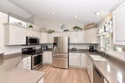 N65W15321  Blue Heron Dr, Menomonee Falls, WI 53051 - Photo 11