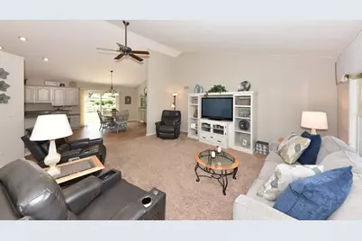 N65W15321  Blue Heron Dr, Menomonee Falls, WI 53051 - Photo 5