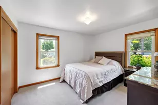2032 Hillview Dr, Green Bay, WI 54302 - Photo 9