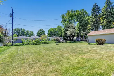 2032  Hillview Dr, Green Bay, WI 54302 - Photo 21