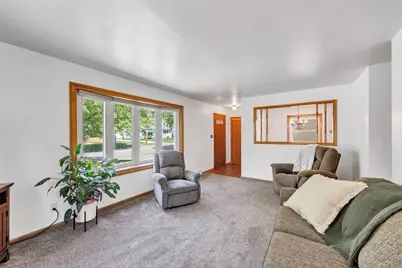 2032  Hillview Dr, Green Bay, WI 54302 - Photo 3
