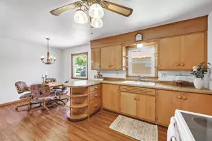 2032 Hillview Dr, Green Bay, WI 54302 - Photo 15