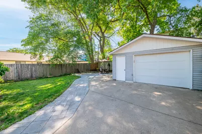 2115  Oaklawn Ave, Waukesha, WI 53188 - Photo 5