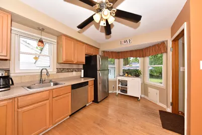 W63N375  Hillcrest Ave, Cedarburg, WI 53012 - Photo 3