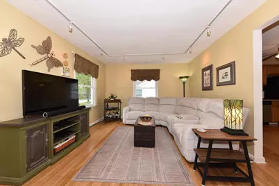 W63N375  Hillcrest Ave, Cedarburg, WI 53012 - Photo 7