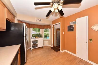 W63N375  Hillcrest Ave, Cedarburg, WI 53012 - Photo 5