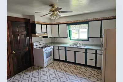2023 S 10th St, Manitowoc, WI 54220 - Photo 9