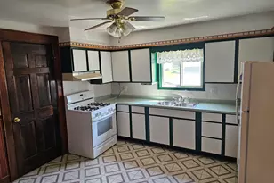 2023 S 10th St, Manitowoc, WI 54220 - Photo 9