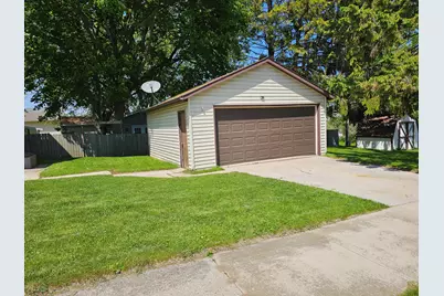 2023 S 10th St, Manitowoc, WI 54220 - Photo 3