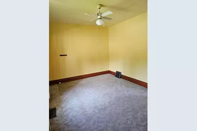 2023 S 10th St, Manitowoc, WI 54220 - Photo 11