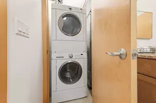 1550 E Royall Pl, Milwaukee, WI 53202 - Photo 29