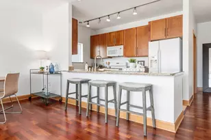 1550 E Royall Pl, Milwaukee, WI 53202 - Photo 13