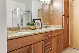 1550 E Royall Pl, Milwaukee, WI 53202 - Photo 27