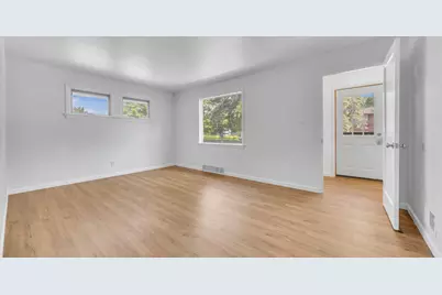 2305  Mayflower Ave, Sheboygan, WI 53083 - Photo 3