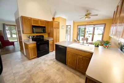 984  Bay View Cir, Mukwonago, WI 53149 - Photo 7