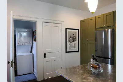 824 E Pearson St, Milwaukee, WI 53202 - Photo 11