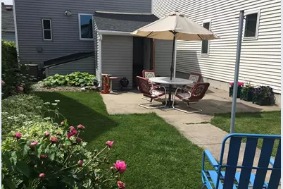 824 E Pearson St, Milwaukee, WI 53202 - Photo 23