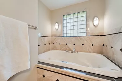11355 N Rosewood Dr, Mequon, WI 53092 - Photo 25
