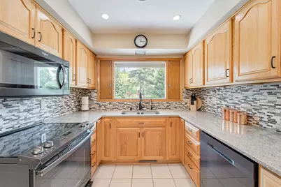11355 N Rosewood Dr, Mequon, WI 53092 - Photo 9
