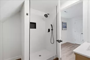 7531 N Lake Dr, Fox Point, WI 53217 - Photo 15