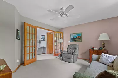 W243N2205  Deer Park Ct #B, Pewaukee, WI 53072 - Photo 11