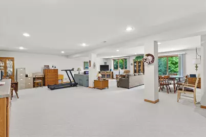 W243N2205  Deer Park Ct #B, Pewaukee, WI 53072 - Photo 31
