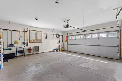 W243N2205  Deer Park Ct #B, Pewaukee, WI 53072 - Photo 37
