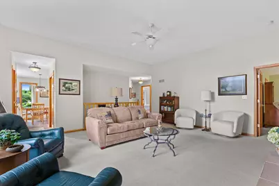 W243N2205  Deer Park Ct #B, Pewaukee, WI 53072 - Photo 17