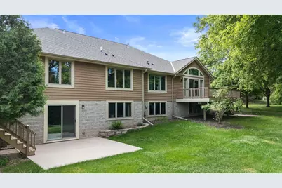 W243N2205  Deer Park Ct #B, Pewaukee, WI 53072 - Photo 41