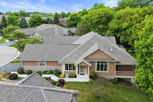 W243N2205 Deer Park Ct, Pewaukee, WI 53072 - Photo 3