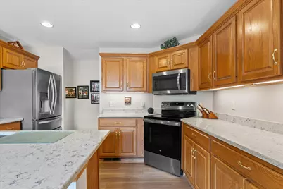 W243N2205  Deer Park Ct #B, Pewaukee, WI 53072 - Photo 15