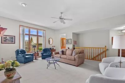 W243N2205  Deer Park Ct #B, Pewaukee, WI 53072 - Photo 7