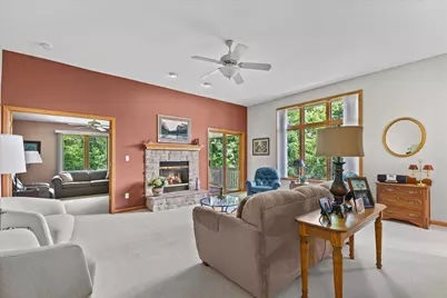 W243N2205  Deer Park Ct #B, Pewaukee, WI 53072 - Photo 9