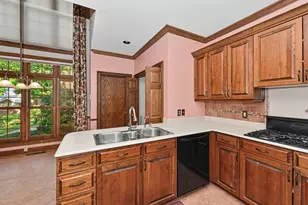 530 Park Cir, Elm Grove, WI 53122 - Photo 19