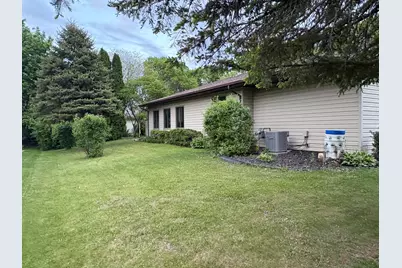 82  Eastbrook Ln, Fond du Lac, WI 54935 - Photo 5