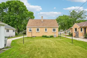 3708 N 97th Pl, Milwaukee, WI 53222 - Photo 7