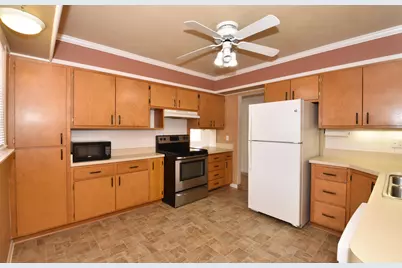 925  Virginia St, Racine, WI 53405 - Photo 9