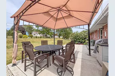 18260 W Willow Rd, New Berlin, WI 53146 - Photo 31