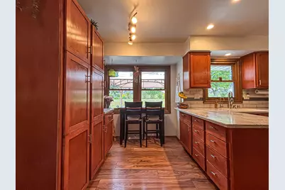 18260 W Willow Rd, New Berlin, WI 53146 - Photo 15