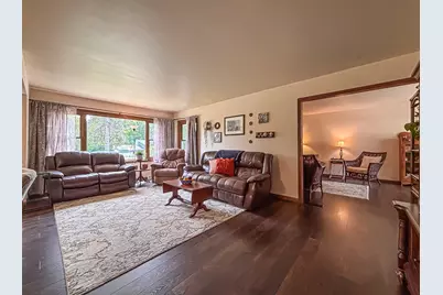 18260 W Willow Rd, New Berlin, WI 53146 - Photo 7