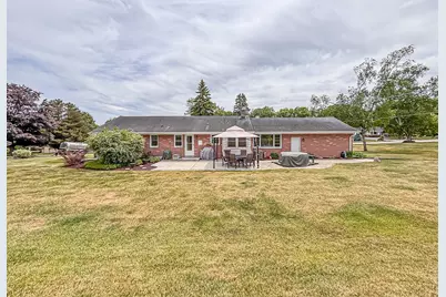 18260 W Willow Rd, New Berlin, WI 53146 - Photo 33