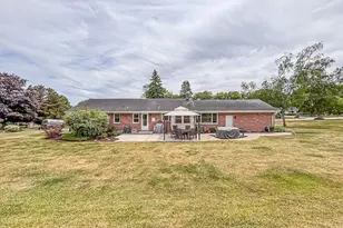18260 W Willow Rd, New Berlin, WI 53146 - Photo 33